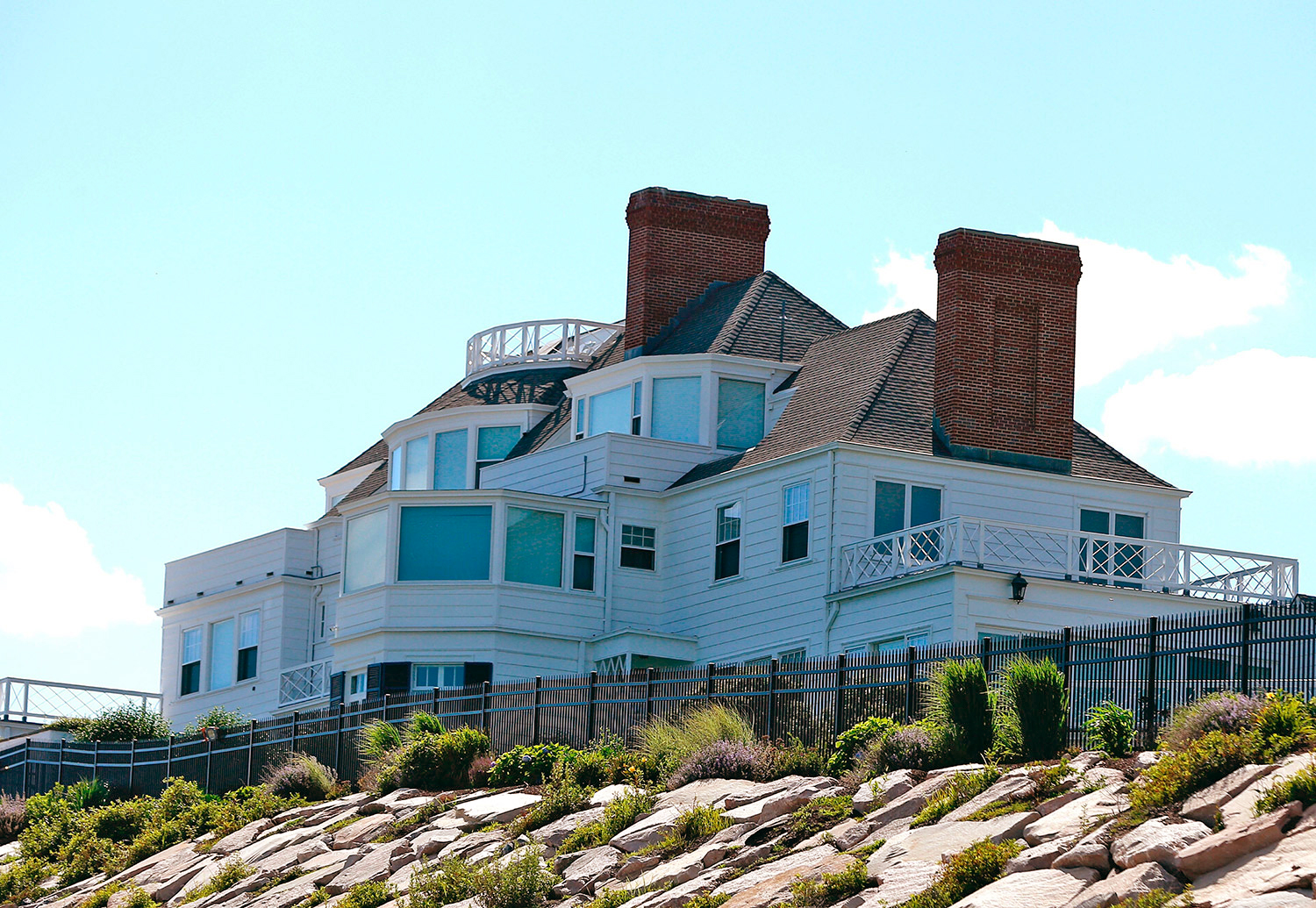The Story Behind Taylor Swift's Beach House